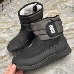 UGG TOTY WEATHER BOOTS- BLACK Kids Size 4 Thinsulate Waterproof Fleece Lining